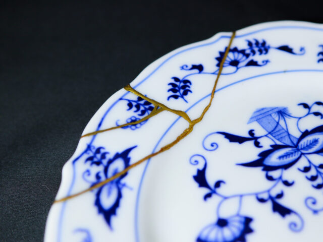 金継ぎ 堺市 修復 皿 割れ 修理 真鍮粉